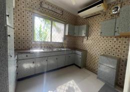 صورةمطبخ لـ: فيلا - 5 غرف نوم - 3 حمامات للكراء في الزنج - المنامة - محافظة العاصمة, صورة 1