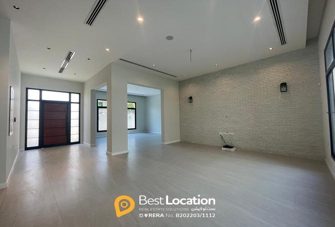 956189 - Property Image 2