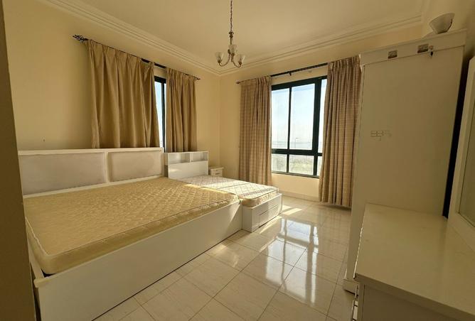 989465 - Property Image 2