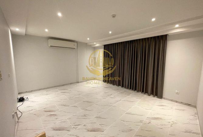 952331 - Property Image 2