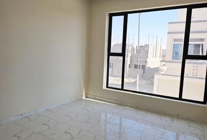 963812 - Property Image 2