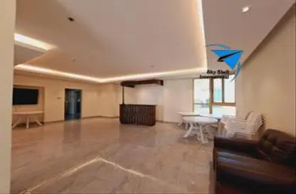 Apartment - 2 Bedrooms - 3 Bathrooms for rent in Al Juffair - Capital Governorate