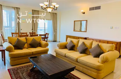 Apartment - 2 Bedrooms - 3 Bathrooms for rent in Al Juffair - Capital Governorate