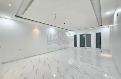Apartment - 5 Bedrooms - 4 Bathrooms for sale in Hidd - Muharraq Governorate