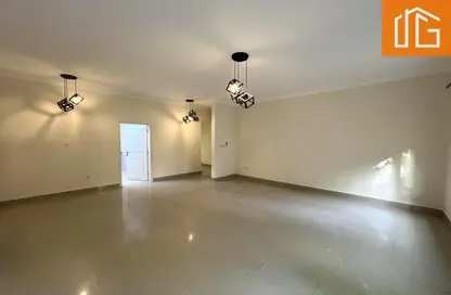 Villa - 4 Bedrooms - 5 Bathrooms for rent in Saar - Northern Governorate