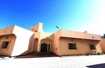 Outdoor House image for: Villa - 2 Bedrooms - 3 Bathrooms for rent in Janabiya - Northern Governorate, Image 1