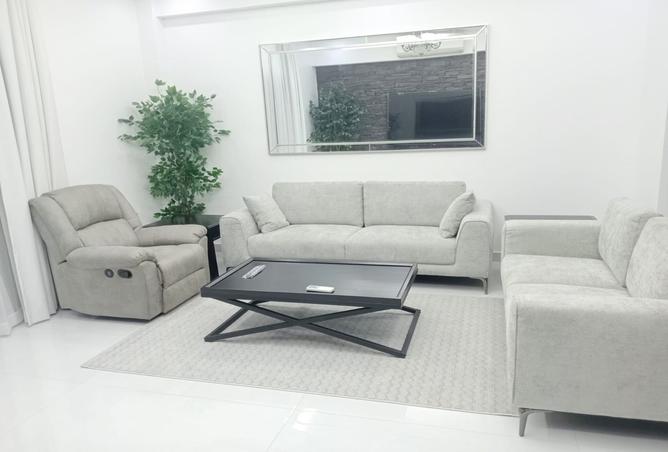 957005 - Property Image 2