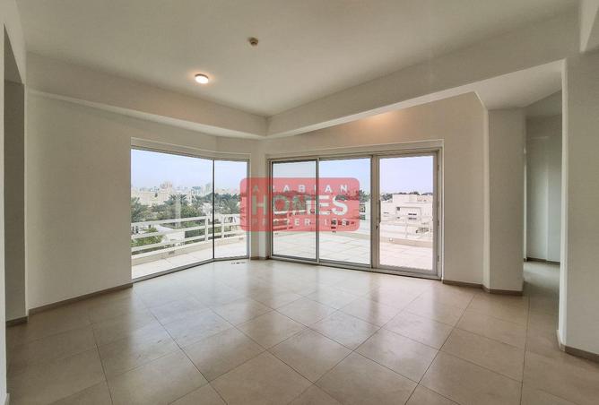 952362 - Property Image 2