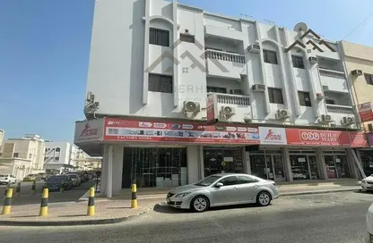 عمارة بالكامل - استوديو - 8 حمامات للبيع في المحرق - المحرق