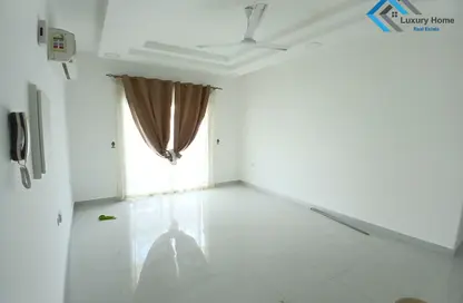 Apartment - 3 Bedrooms - 2 Bathrooms for rent in Busaiteen - Muharraq Governorate