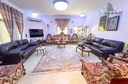 Villa - 4 Bedrooms - 5 Bathrooms for sale in Sanad - Central Governorate