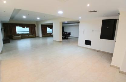 Penthouse - 4 Bedrooms - 4 Bathrooms for rent in Al Juffair - Capital Governorate