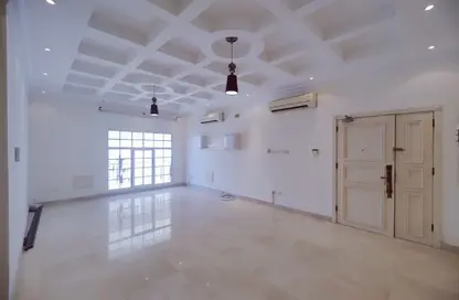 Apartment - 3 Bedrooms - 3 Bathrooms for rent in Busaiteen - Muharraq Governorate