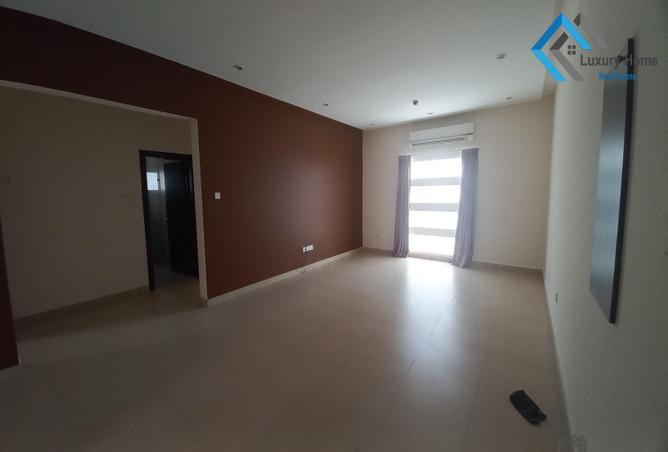 869599 - Property Image 2