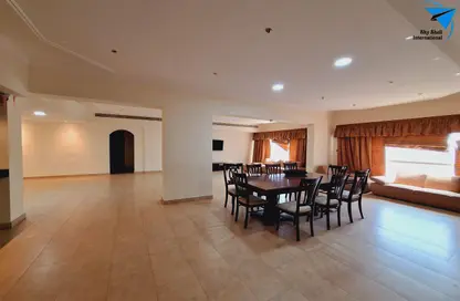 Penthouse - 4 Bedrooms - 4 Bathrooms for rent in Al Juffair - Capital Governorate