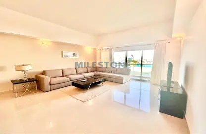 Living Room image for: Apartment - 2 Bedrooms - 2 Bathrooms for rent in Amwaj Avenue - Amwaj Islands - Muharraq Governorate, Image 1