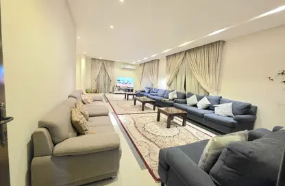 Villa - 4 Bedrooms - 5 Bathrooms for rent in Tubli - Central Governorate