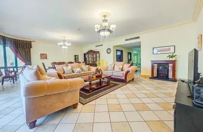 Apartment - 3 Bedrooms - 4 Bathrooms for rent in Al Juffair - Capital Governorate