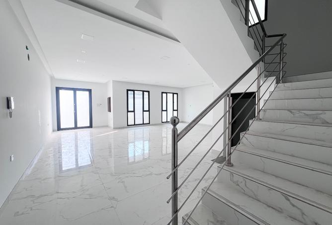 972229 - Property Image 2