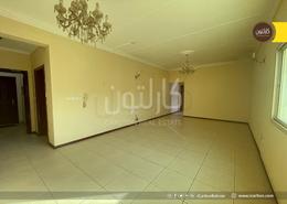 SPACIOUS COMMERCIAL FLAT IN GREAT LOCATION