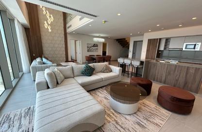 Duplex - 3 Bedrooms - 5 Bathrooms for rent in Seef - Capital Governorate