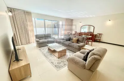 فيلا - 4 غرف نوم - 6 حمامات للايجار في شارع أمواج - أمواج - المحرق