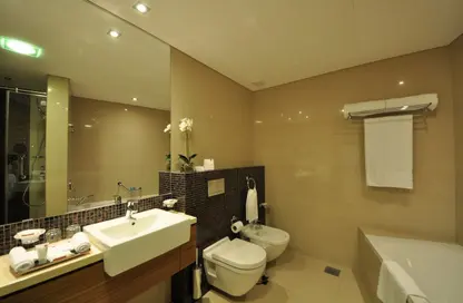 Duplex - 2 Bedrooms - 3 Bathrooms for rent in Busaiteen - Muharraq Governorate