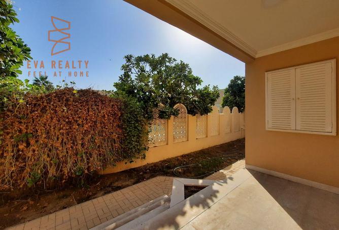 989149 - Property Image 2