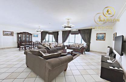 Apartment - 3 Bedrooms - 4 Bathrooms for rent in Al Juffair - Capital Governorate