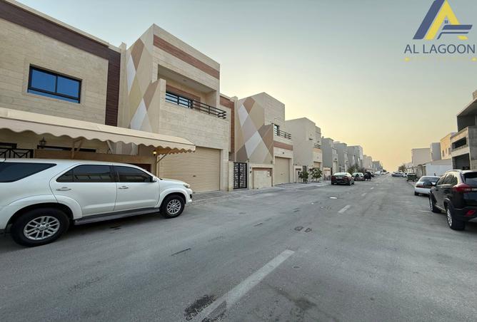 953828 - Property Image 2