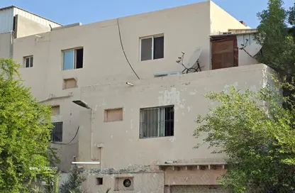 Villa - 6 Bedrooms - 4 Bathrooms for sale in Isa Town - Central Governorate