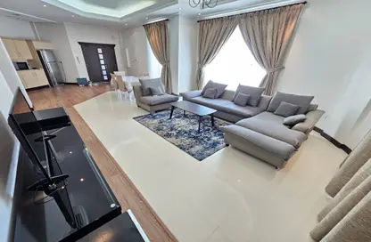 Apartment - 3 Bedrooms - 3 Bathrooms for rent in Busaiteen - Muharraq Governorate