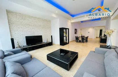 Apartment - 2 Bedrooms - 3 Bathrooms for rent in Al Juffair - Capital Governorate