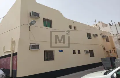 عمارة بالكامل - 8 غرف نوم - 8 حمامات للبيع في المحرق - المحرق