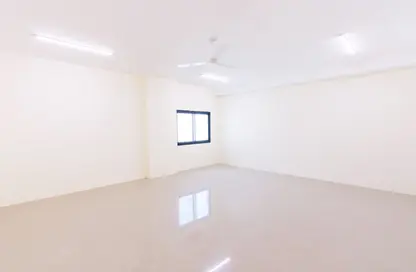 سكن عمال - استوديو - 8 حمامات للايجار في عسكر - المحافظة الجنوبية