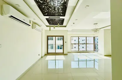 Apartment - 2 Bedrooms - 3 Bathrooms for rent in Hidd - Muharraq Governorate