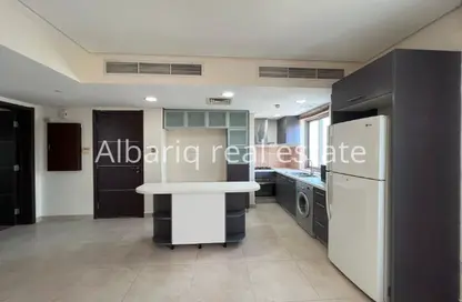 شقة - 2 غرف نوم - 2 حمامات للايجار في قلالي - المحرق