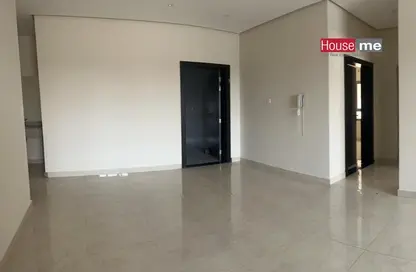 Empty Room image for: Apartment - 2 Bedrooms - 2 Bathrooms for rent in Galali - Muharraq Governorate, Image 1