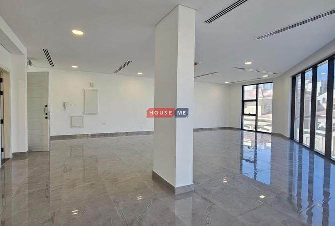 976608 - Property Image 2