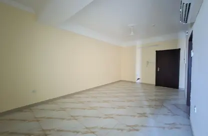 Apartment - 2 Bedrooms - 2 Bathrooms for rent in Salmaniya - Manama - Capital Governorate