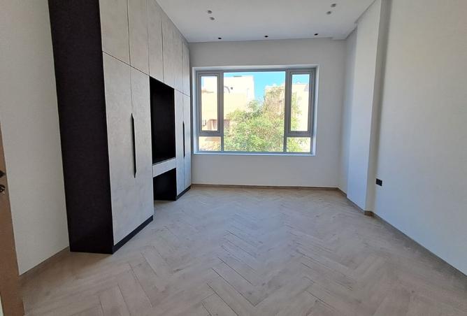 976480 - Property Image 2