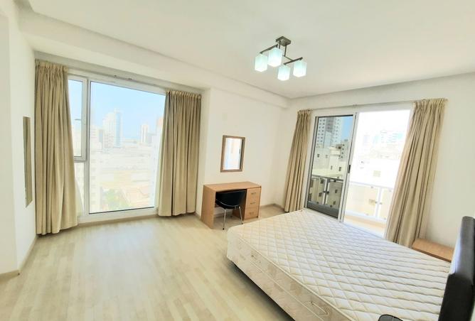 985393 - Property Image 3