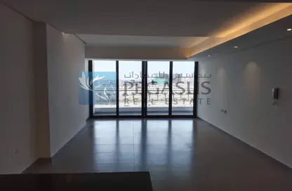 Empty Room image for: Apartment - 2 Bedrooms - 3 Bathrooms for rent in Breeze of Dilmunia - Dilmunia Island - Muharraq Governorate, Image 1