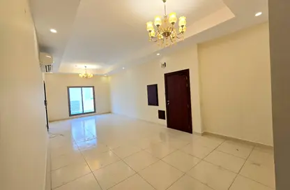 Apartment - 3 Bedrooms - 3 Bathrooms for rent in Busaiteen - Muharraq Governorate