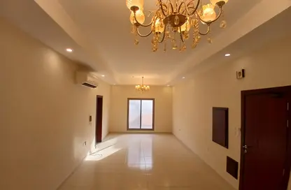 Apartment - 3 Bedrooms - 3 Bathrooms for rent in Busaiteen - Muharraq Governorate