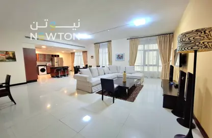 Apartment - 2 Bedrooms - 3 Bathrooms for rent in Busaiteen - Muharraq Governorate