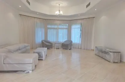 فيلا - 4 غرف نوم - 5 حمامات للايجار في الجسرة - المحافظة الشمالية