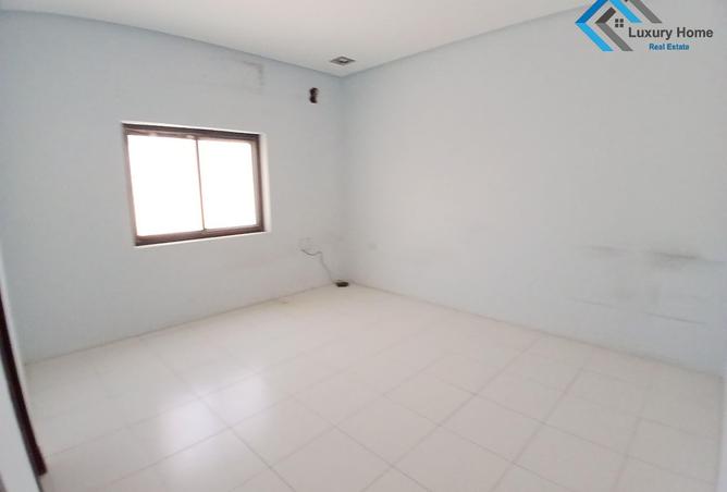 984693 - Property Image 2