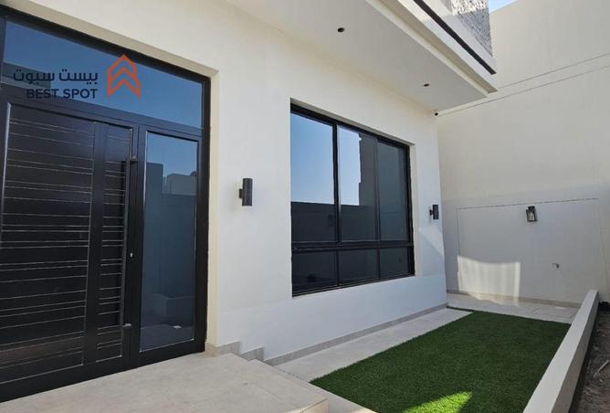 939829 - Property Image 2