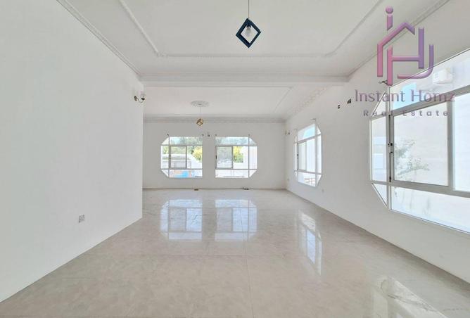 987955 - Property Image 2